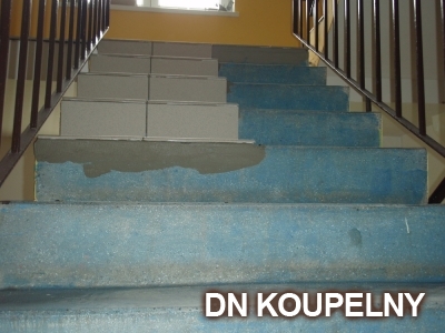 38-641-pokladka-dlazby-na-schodiste-v-panelovem-dome-ostrava