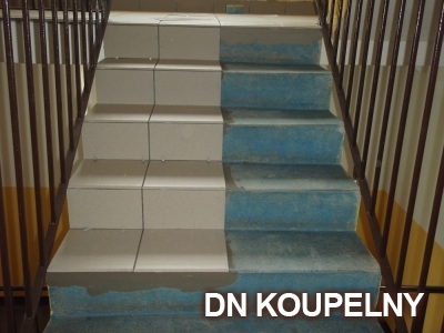 38-642-pokladka-dlazby-na-schodiste-v-panelovem-dome-ostrava