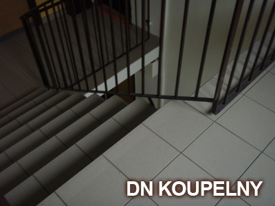 38-646-pokladka-dlazby-na-schodiste-v-panelovem-dome-ostrava