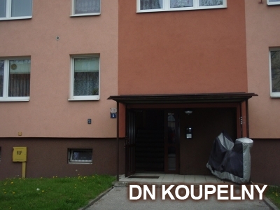 38-649-pokladka-dlazby-na-schodiste-v-panelovem-dome-ostrava