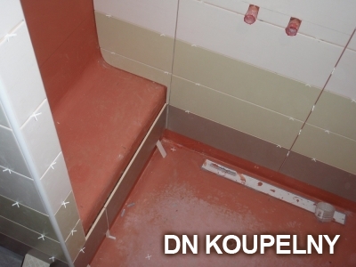 47-697-sedacka-do-sprchy-v-panelakove-koupelne-ostrava