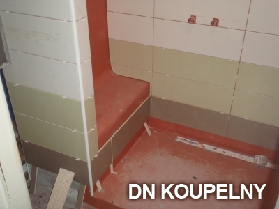 47-700-sedacka-do-sprchy-v-panelakove-koupelne-ostrava
