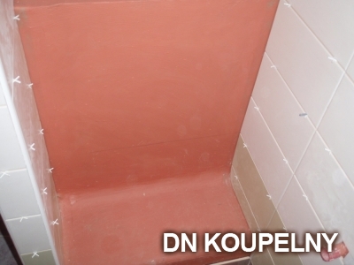 47-693-sedacka-do-sprchy-v-panelakove-koupelne-ostrava